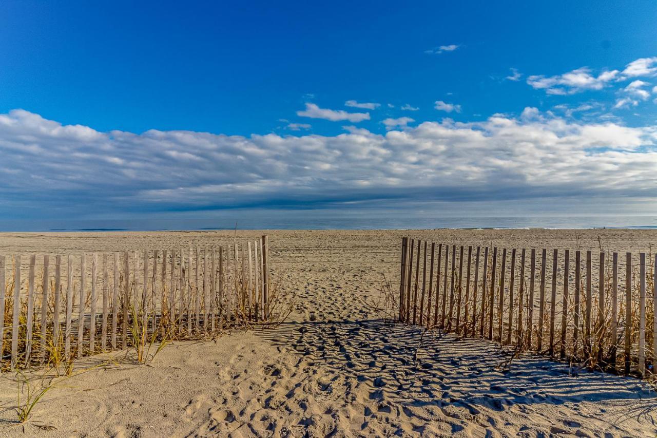 Beach Colony Resort Unit 1405 - Beautiful Oceanfront Condo - 1 Bedroom, 1 Bath - Perfect For 6! Myrtle Beach Esterno foto